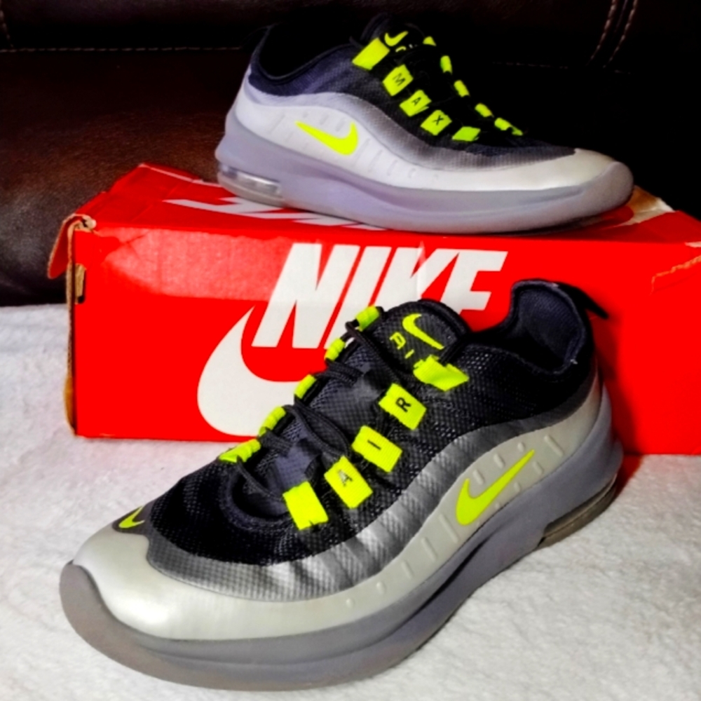 Nike Air Max Axis